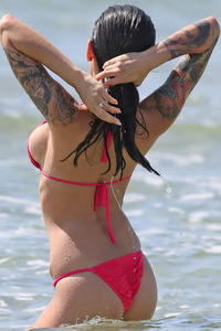 Cami Li Exposing Her Curvy Body At The Beach 00