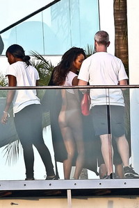 Rihanna Shows Her Hot Nude Ass 14
