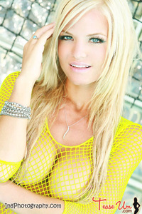 Beauty Babe Lindsey Knight Posing In Yellow Fishnet 13