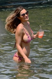 Lola Ponce Enjoys The Cool Water In Her Sexy Bikini 04