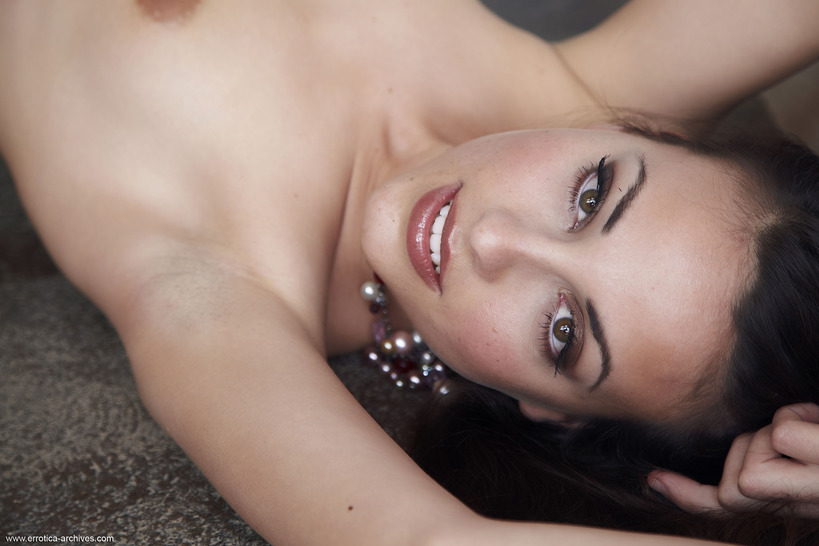 Teen Lorena Posing Naked 13