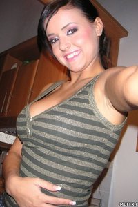 Sweet Amateur Babe Presenting Her Big Boobs 05